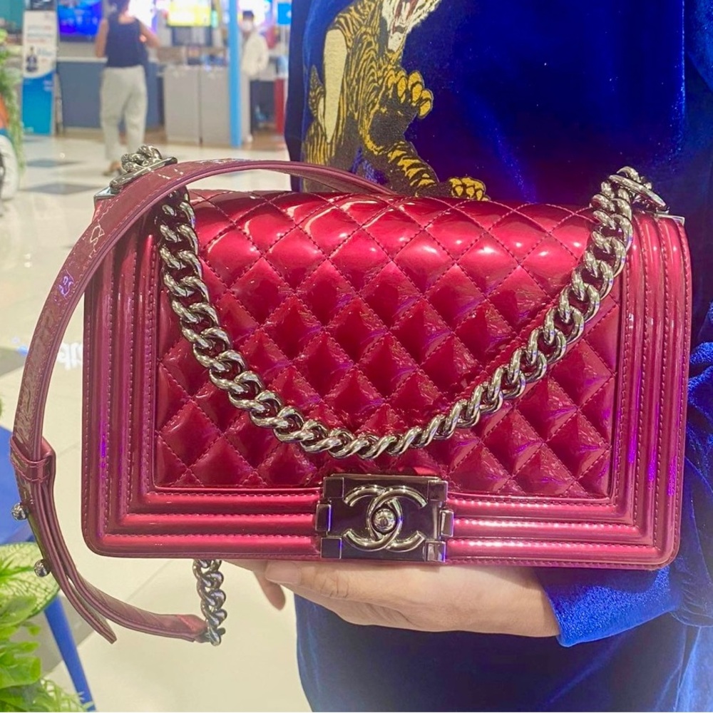 Rare🔥🔥Chanel Metallic Hot Pink Patent Medium Boy Bag - Picture 1 of 16